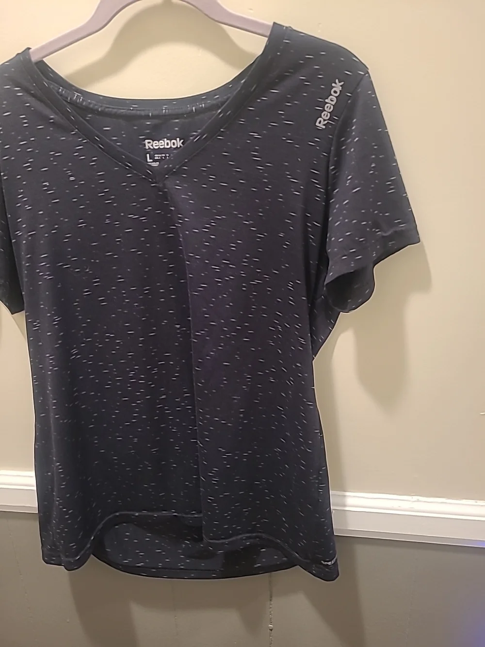 Reebok Women’s Athletic Top Size L VNeck Speckled Speedwick BLK/WhT Activewear - Picture 2 of 12